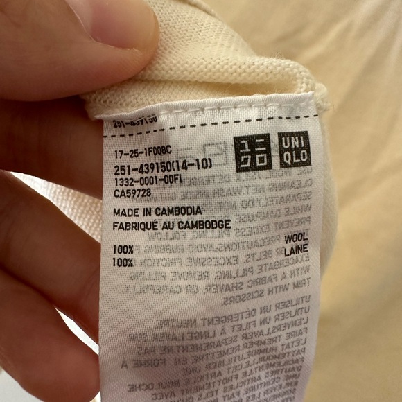 *SOLD* Extra Fine Merino Crew Neck Cardigan Small Uniqlo - Picture 5 of 5